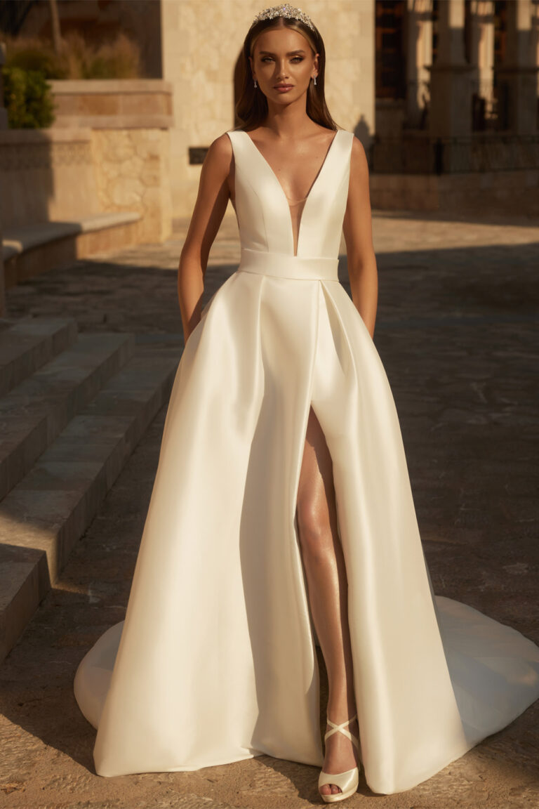 Best HD Pictures about  Brautkleid A Linie Mit Schlitz  with No AI Images