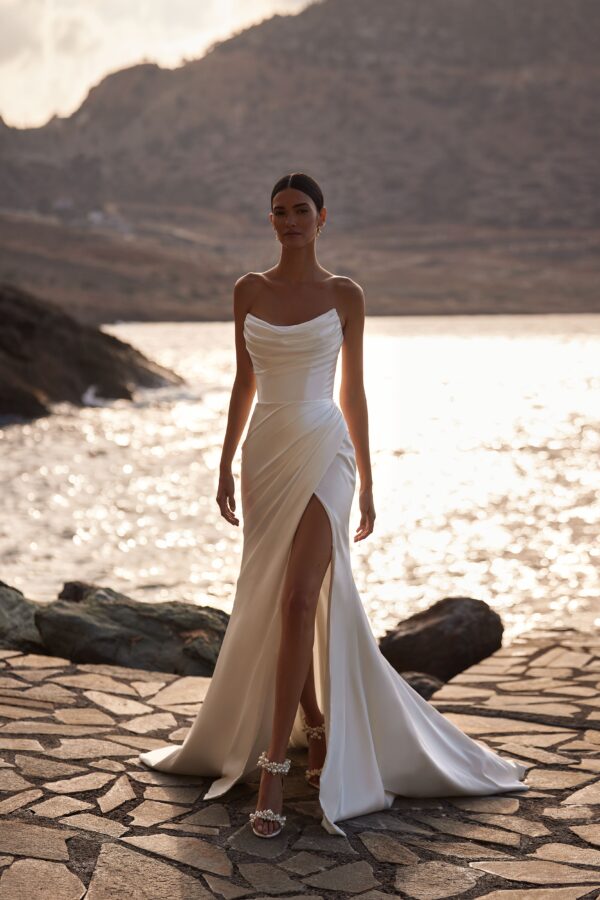 <div class="woocommerce-loop-product__title">Brautkleid 82685</div>