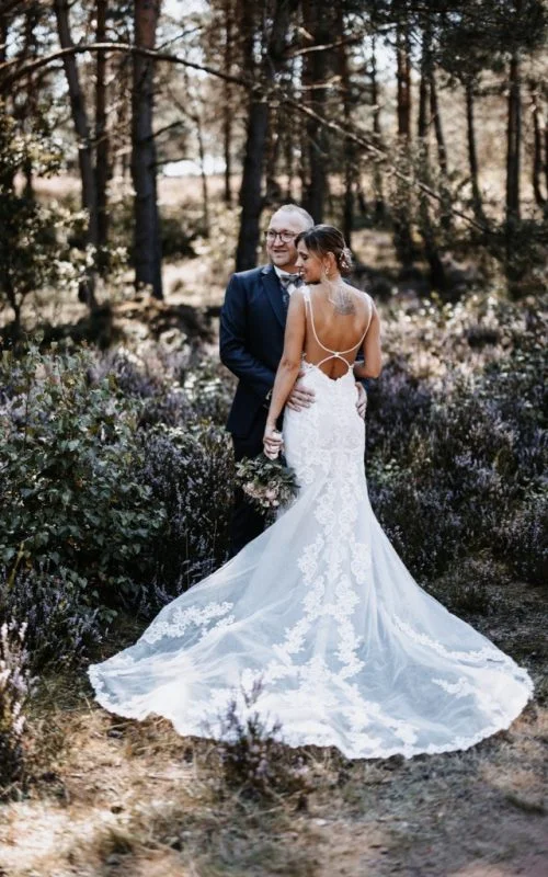 Hochzeitskleider/ Brautkleider Referenz glückliche Brautpaare