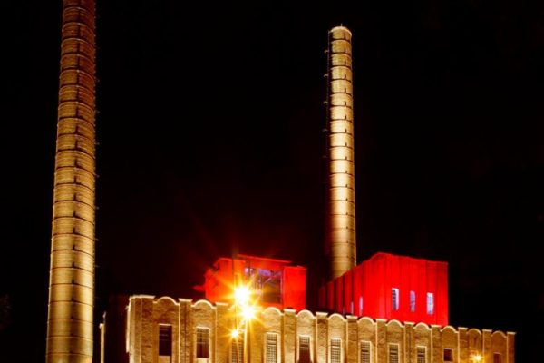 x Kraftwerk Aussenansicht bei Nacht 20 800x800