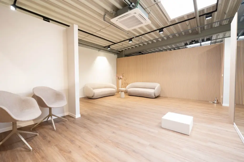 Lounge mit Glocke im Hochzeitshaus Boos Aschaffenburg