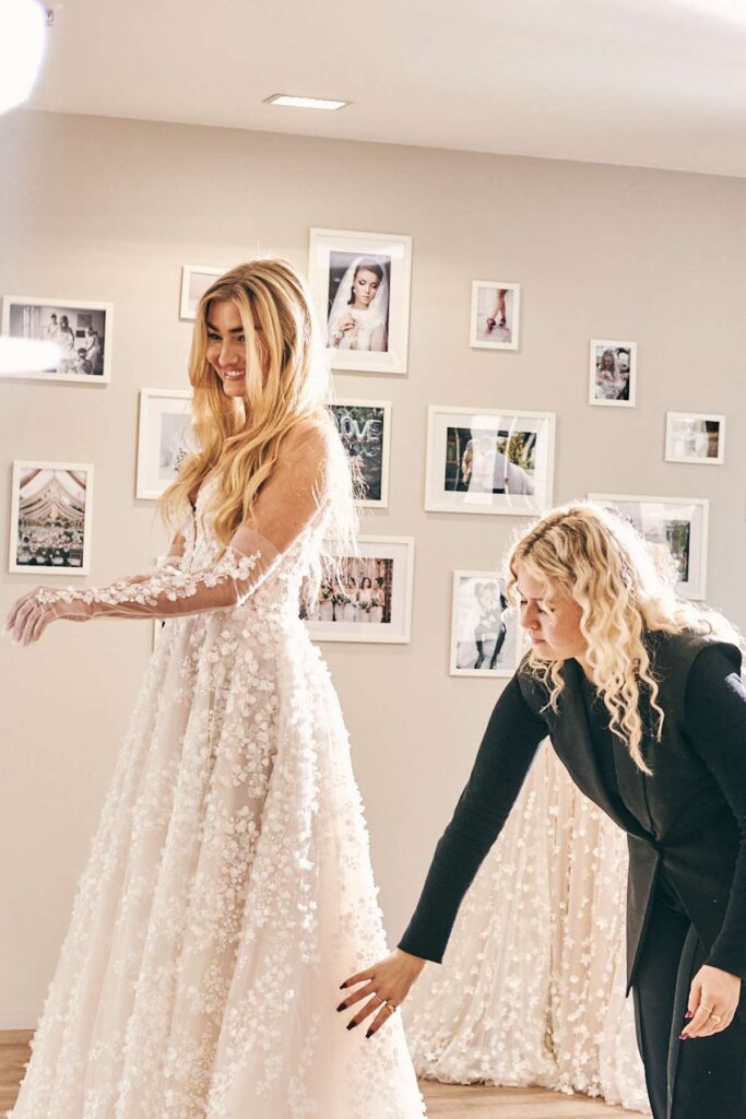 Brautkleid-Anprobe im Hochzeitshaus Boos